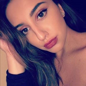 Meet your Posher, Simona